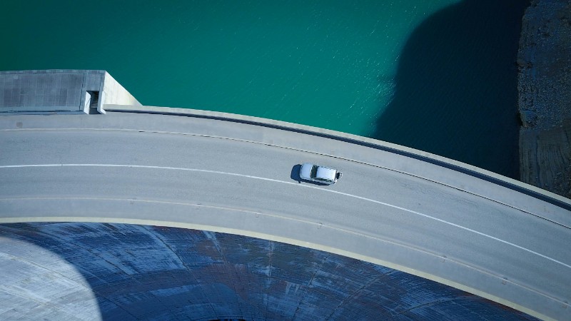 q, tags: gps - unsplash